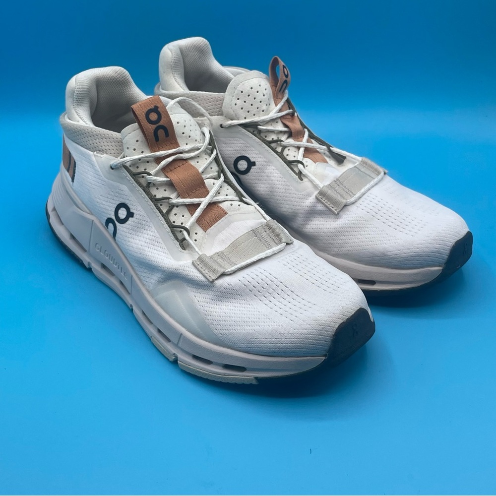 On‎ Running Men's White and Gray Athletic Shoes